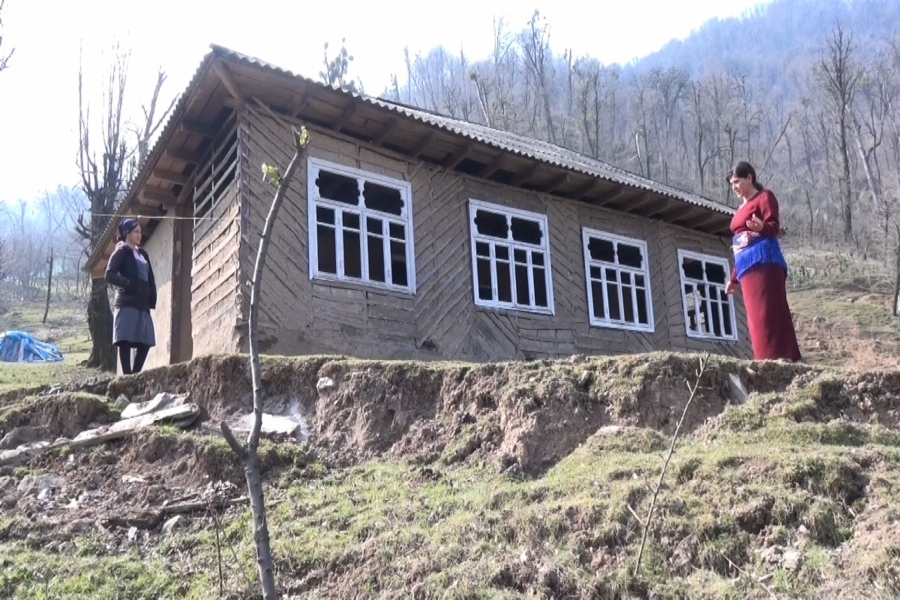 Astarada torpaq sürüşməsi: 15-ə yaxın evə təhlükə - FOTOLAR
