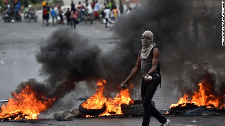 Haitidə prezident sarayına hücum: şiddətli döyüşlər...
