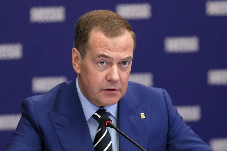 Medvedev Ukraynanın tam tutulmasının anonsunu verdi