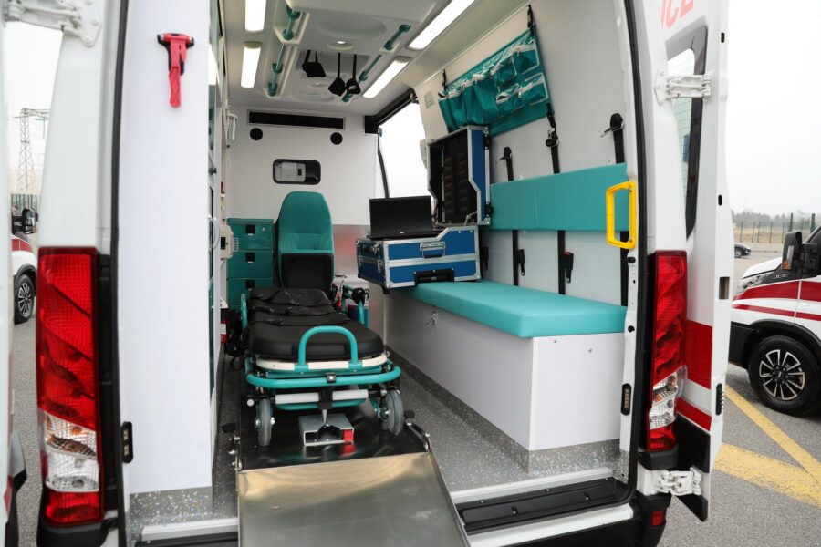 Prezident yeni təcili tibbi yardım avtomobilləri ilə tanış oldu - YENİLƏNİB