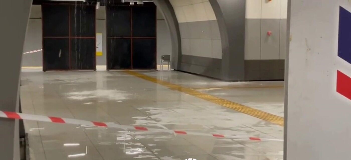 İsranbulda metro stansiyasını su basdı, təhlükə elan olundu - VİDEO 1 İsranbulda metro stansiyasını su basdı, təhlükə elan olundu - VİDEO
