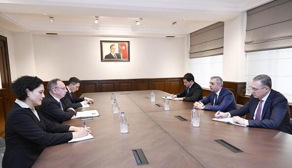 PA rəhbəri Aİ Bankının baş direktoru ilə görüşdü