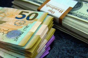 1447324791 manat dollar 005