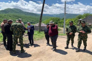 Sərhədimizdəki ermənilərə kağız paylandı