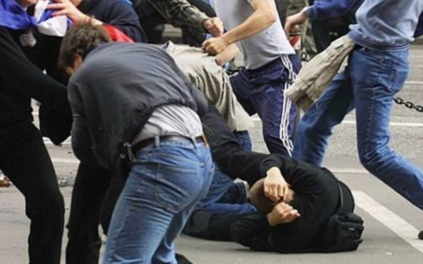 Moskvada kütləvi dava, yaralananlar var - VİDEO