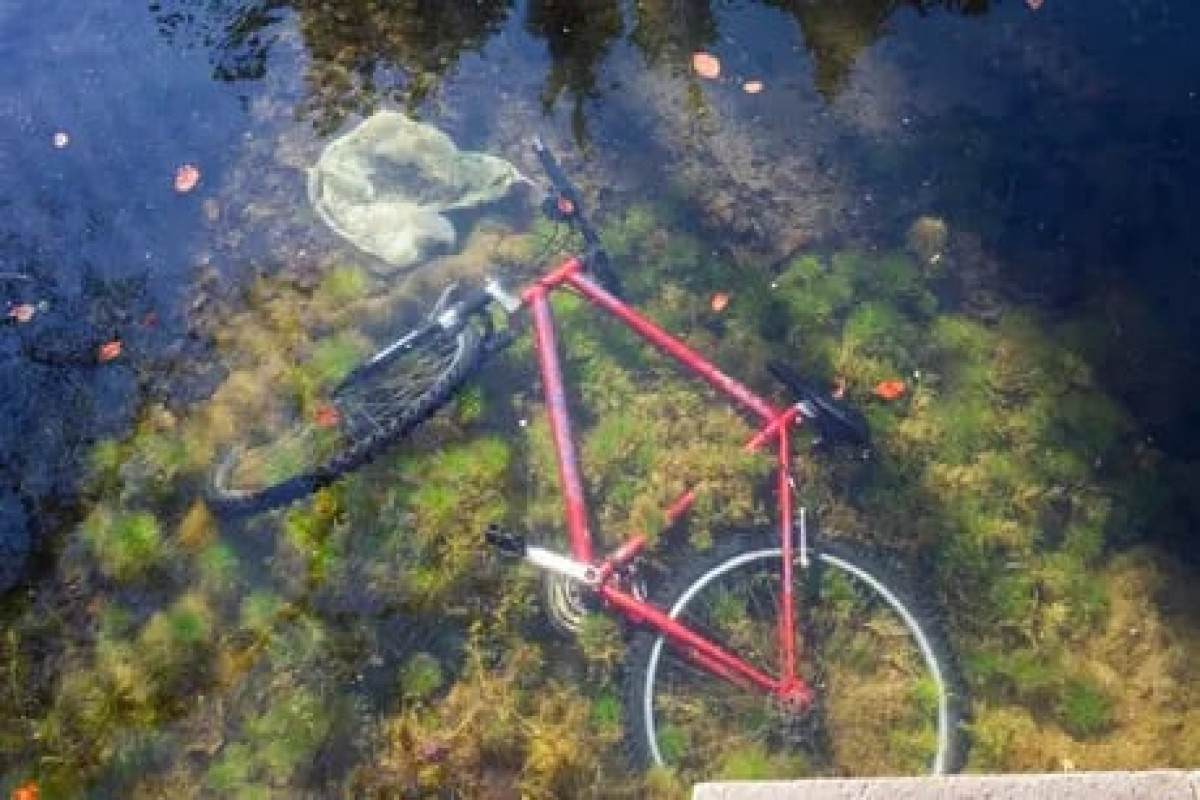 Velisopedçi körpüdən çaya düşərək öldü 1 Velisopedçi körpüdən çaya düşərək öldü