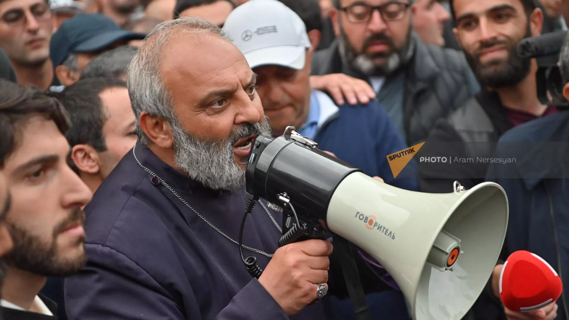 Keşiş anons etdi: İrəvanın mərkəzində böyük mitinq olacaq