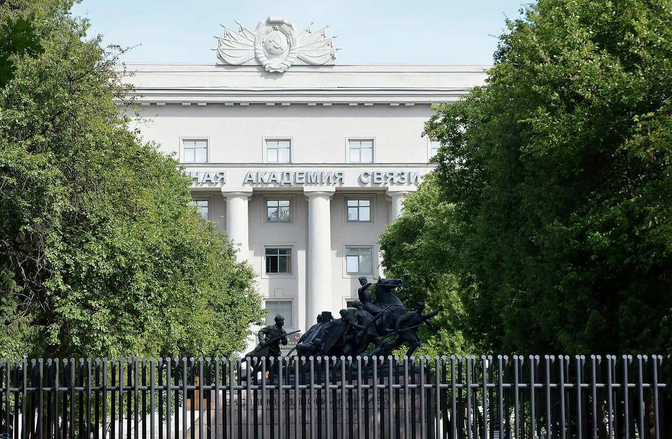 Rusiyada Hərbi Akademiyada partlayış: Yaralananlar var - FOTO