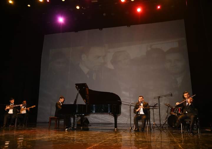 DTX heyəti Heydər Əliyevin 101 illiyi ilə bağlı Fəxri xiyabanı ziyarət etdi - FOTOLAR