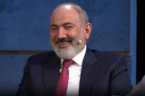 Paşinyan jurnalistin bu sualına qəhqəh çəkib güldü - VİDEO