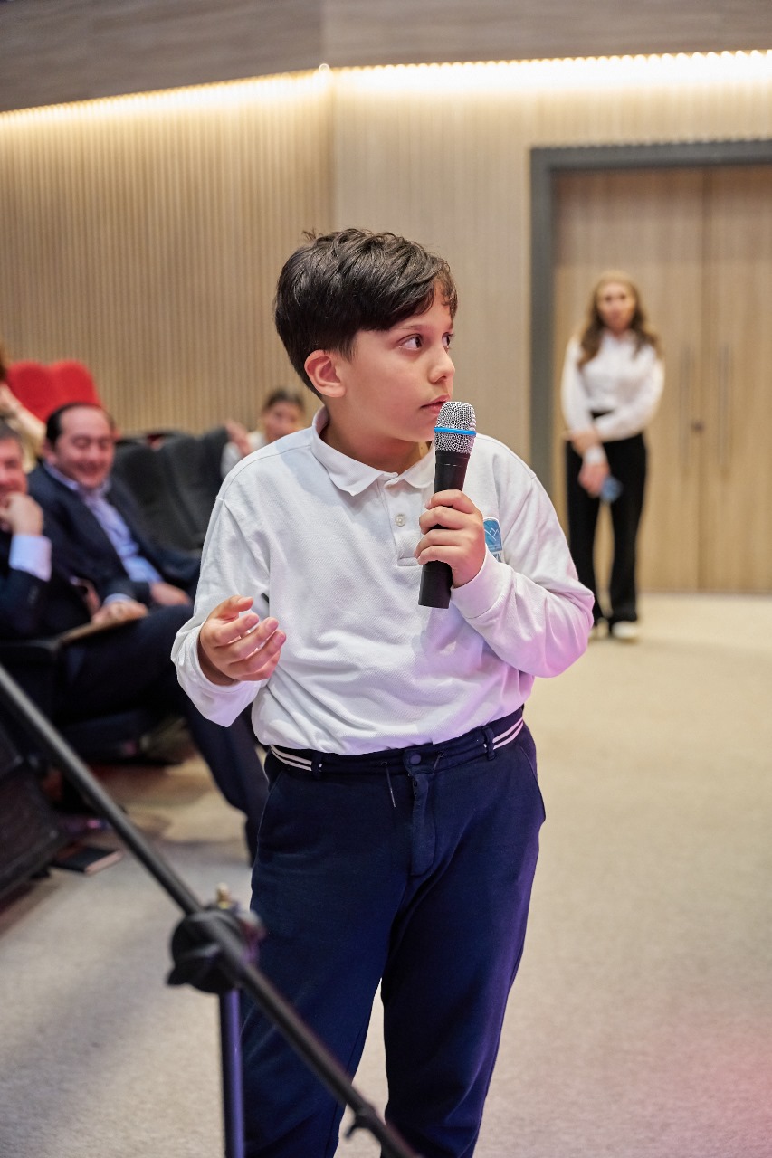 “Bakcell”in Baş İcraçı Direktoru şagirdlərlə görüşdü - FOTOLAR