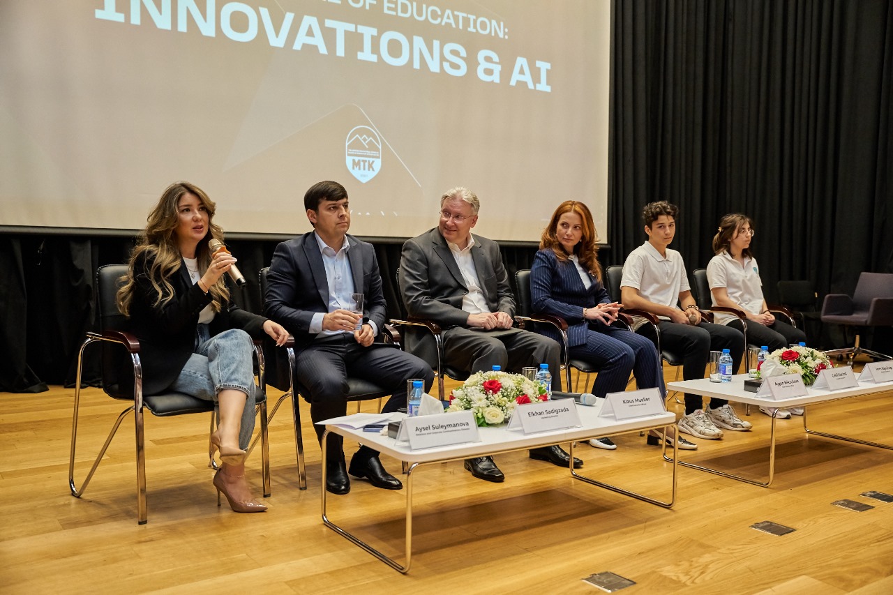 “Bakcell”in Baş İcraçı Direktoru şagirdlərlə görüşdü - FOTOLAR