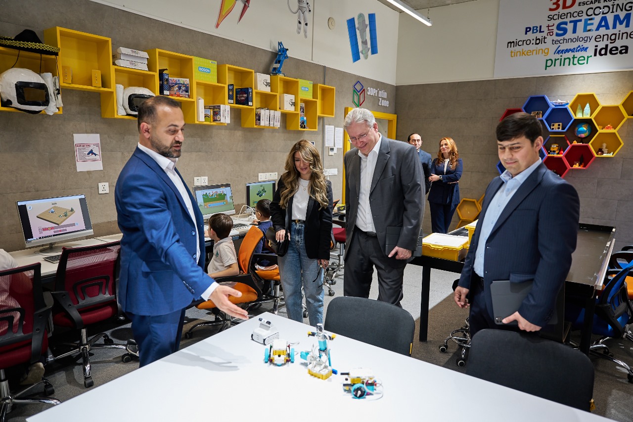 “Bakcell”in Baş İcraçı Direktoru şagirdlərlə görüşdü - FOTOLAR