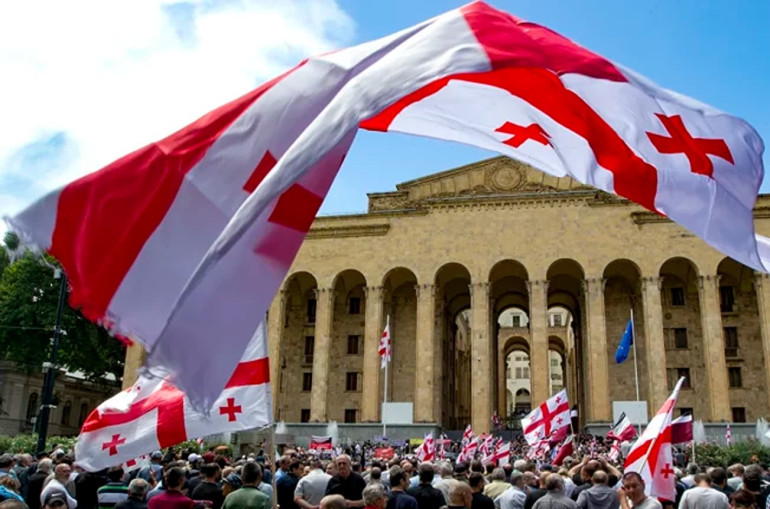 Gürcüstanda qalmaqallı qanun layihəsi qəbul edildi