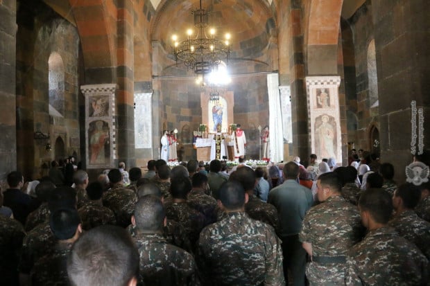 Erməni keşişlərin dəhşətli ayini: əsgərlərdən biri azyaşlı qızın... - ŞOK