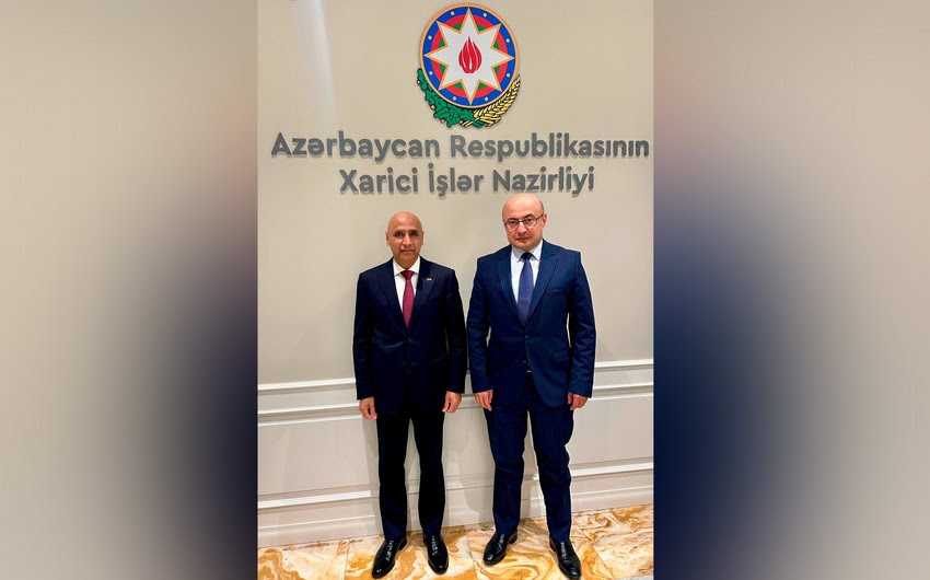 XİN rəsmisi BƏƏ səfirini qəbul etdi