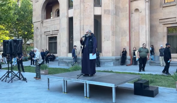 Qalstanyandan Bakıya müharibə mesajı?