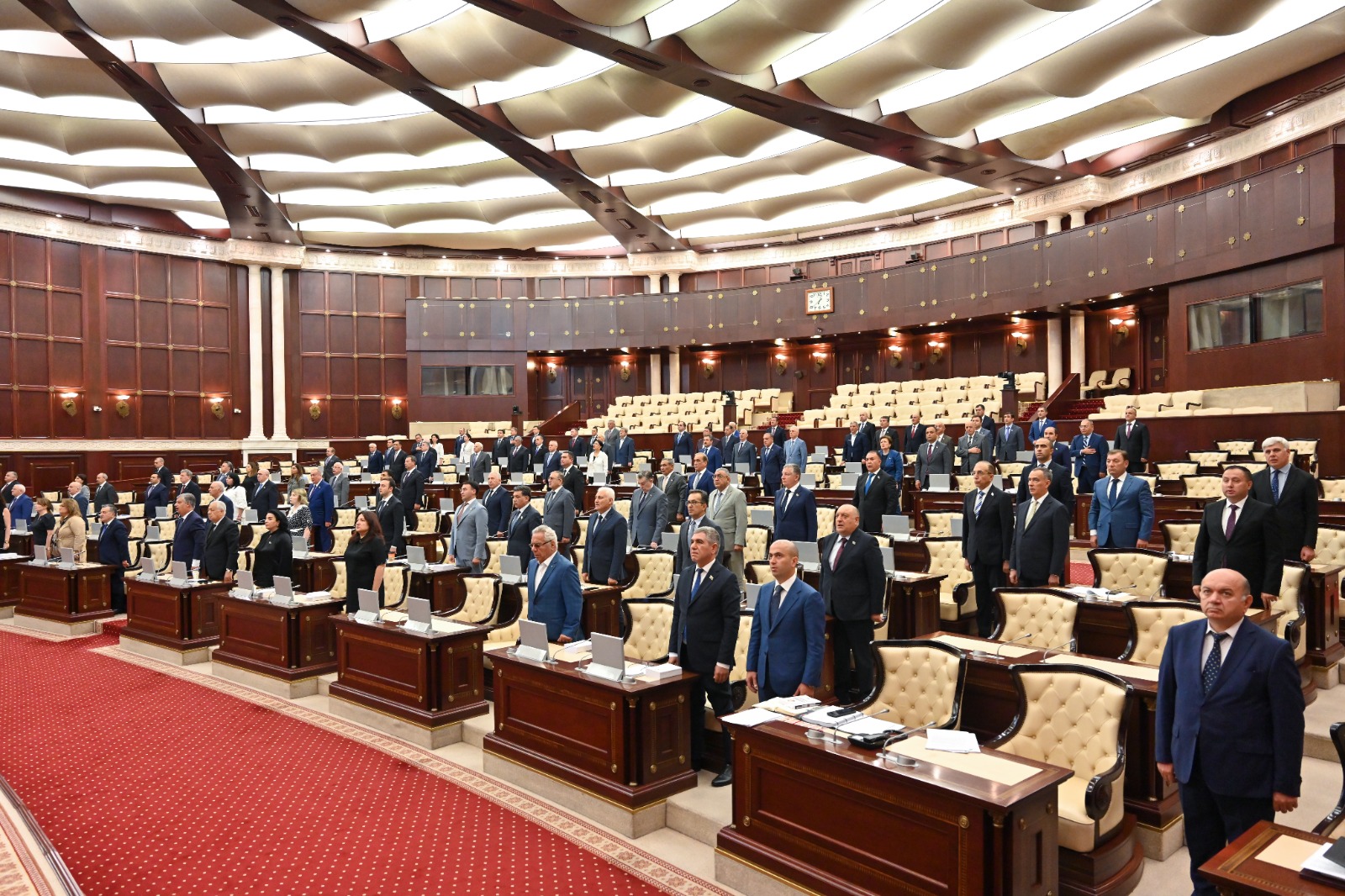 Milli Məclis onların xatirəsini bir dəqiqəlik sükutla yad etdi