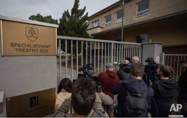 Baş naziri güllələyən yazıçı məhkəmədə etiraf etdi - FOTOLAR