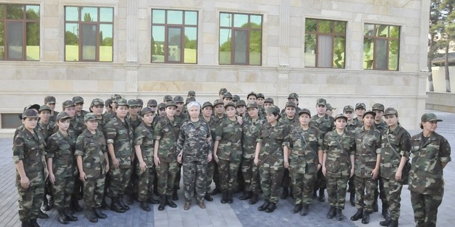 Orduda xidmət edən qadınların sayı açıqlandı