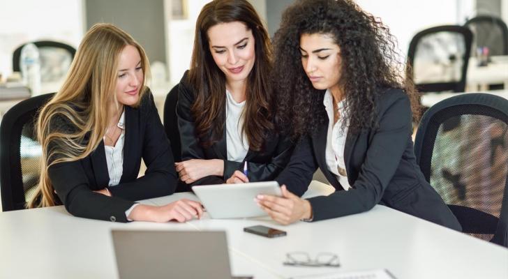 Həyat yoldaşını işləməyə qoymayan kişilərin nəzərinə