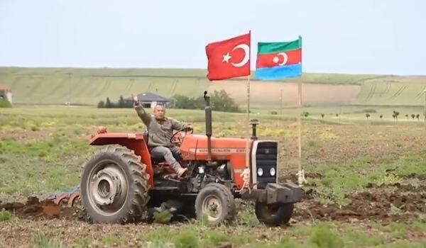 Türk fermerin Azərbaycanı təbriki qürur verdi - VİDEO