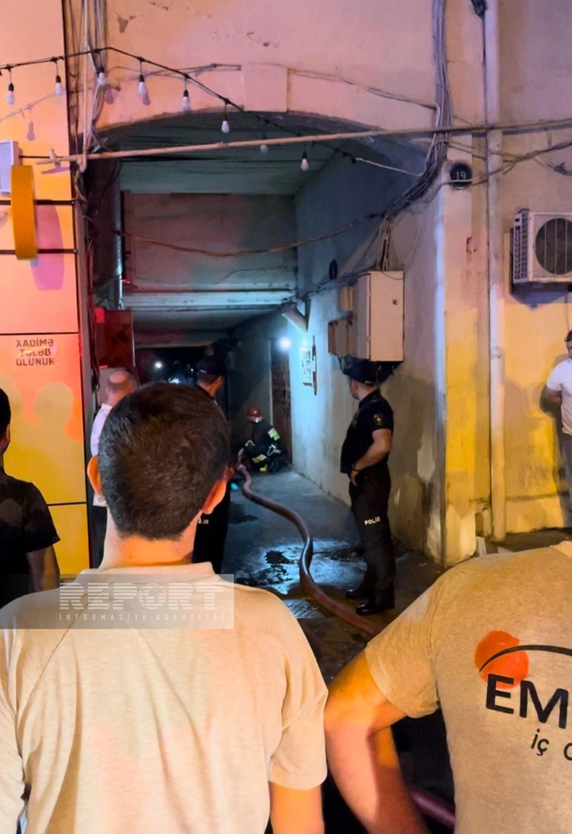 Bakıda yaşayış binasında yanğın - FOTO