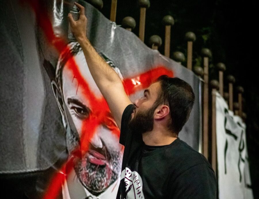 1670408182 1670408172 1670399924 bnepeople armenia pashinyan diaspora protest defacing poster