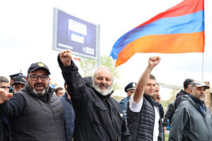 Keşiş indi də bu ərazidə mitinq keçirir