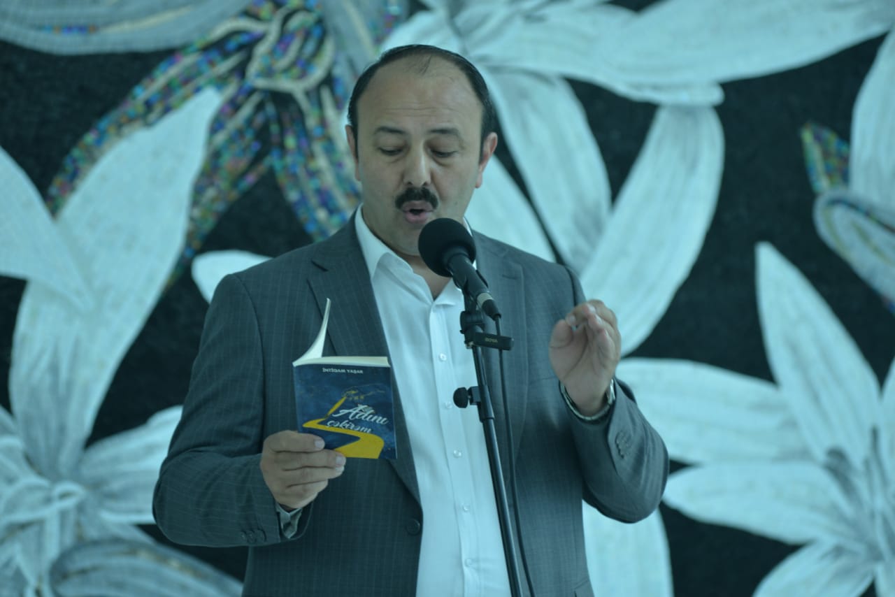 İntiqam Yaşarın "Adını çəkirəm" kitabı təqdim olundu - FOTOLAR