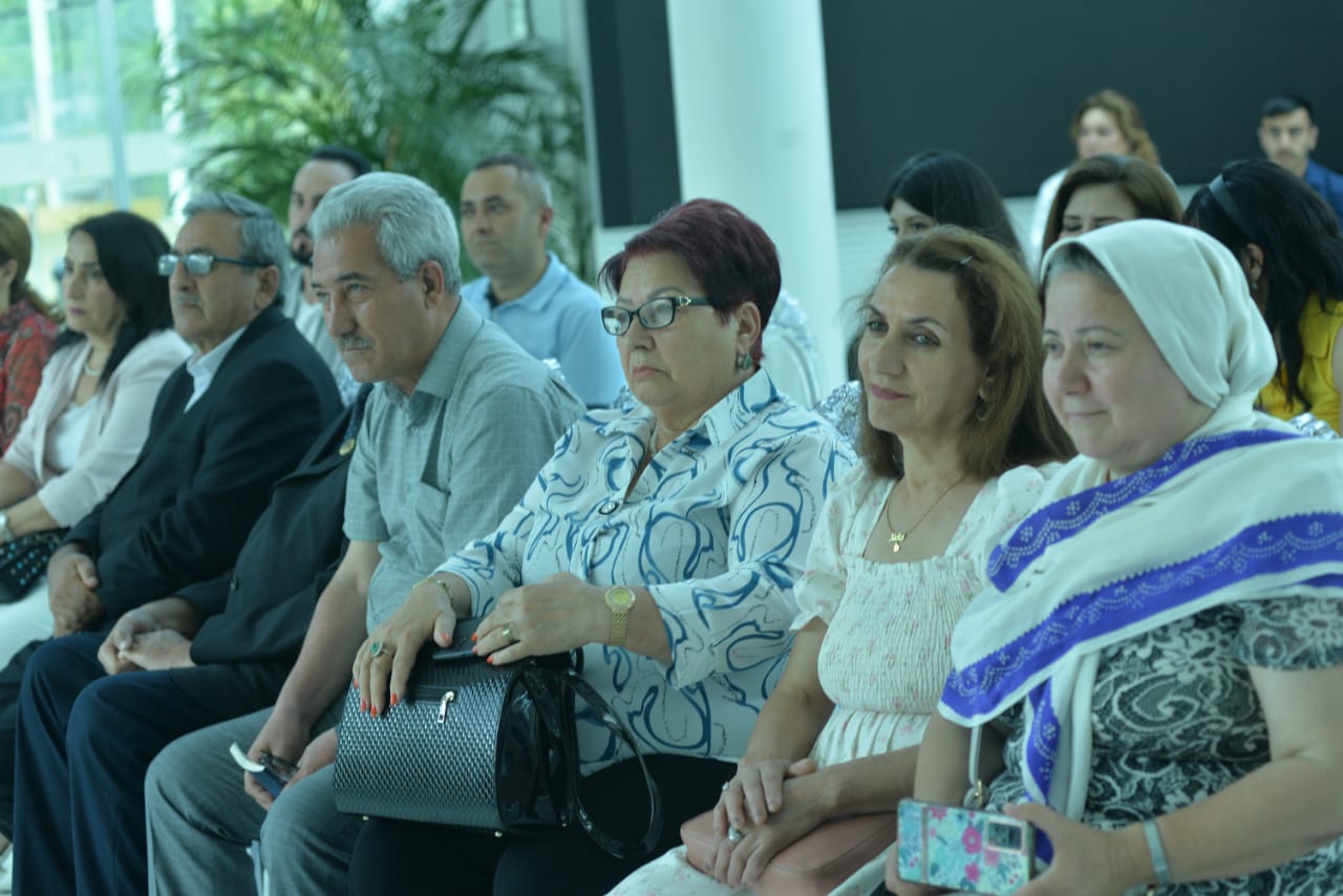 İntiqam Yaşarın "Adını çəkirəm" kitabı təqdim olundu - FOTOLAR