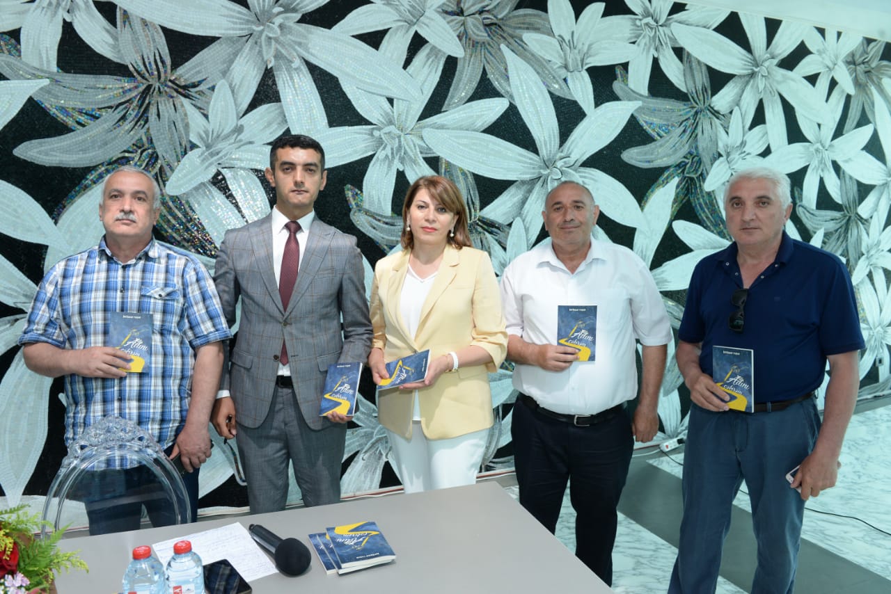 İntiqam Yaşarın "Adını çəkirəm" kitabı təqdim olundu - FOTOLAR