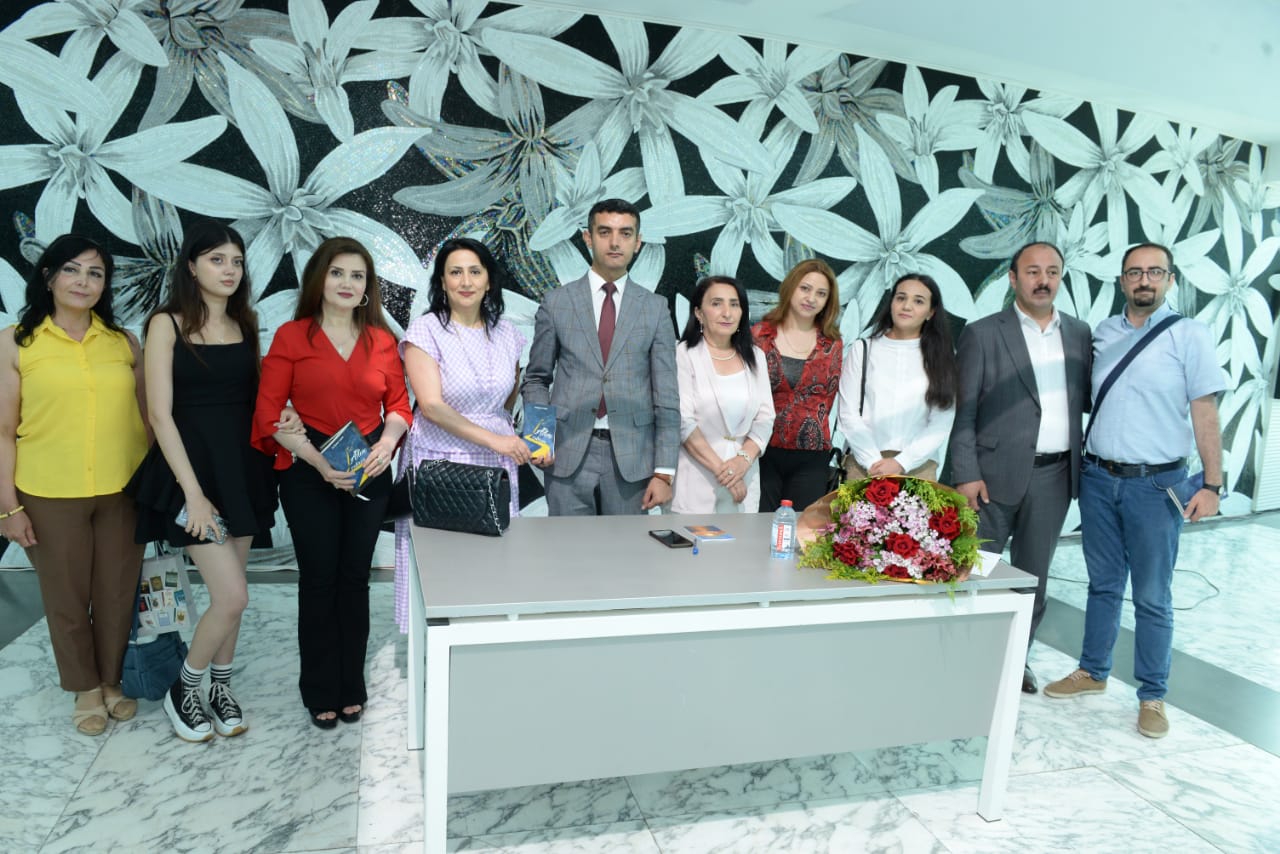 İntiqam Yaşarın "Adını çəkirəm" kitabı təqdim olundu - FOTOLAR