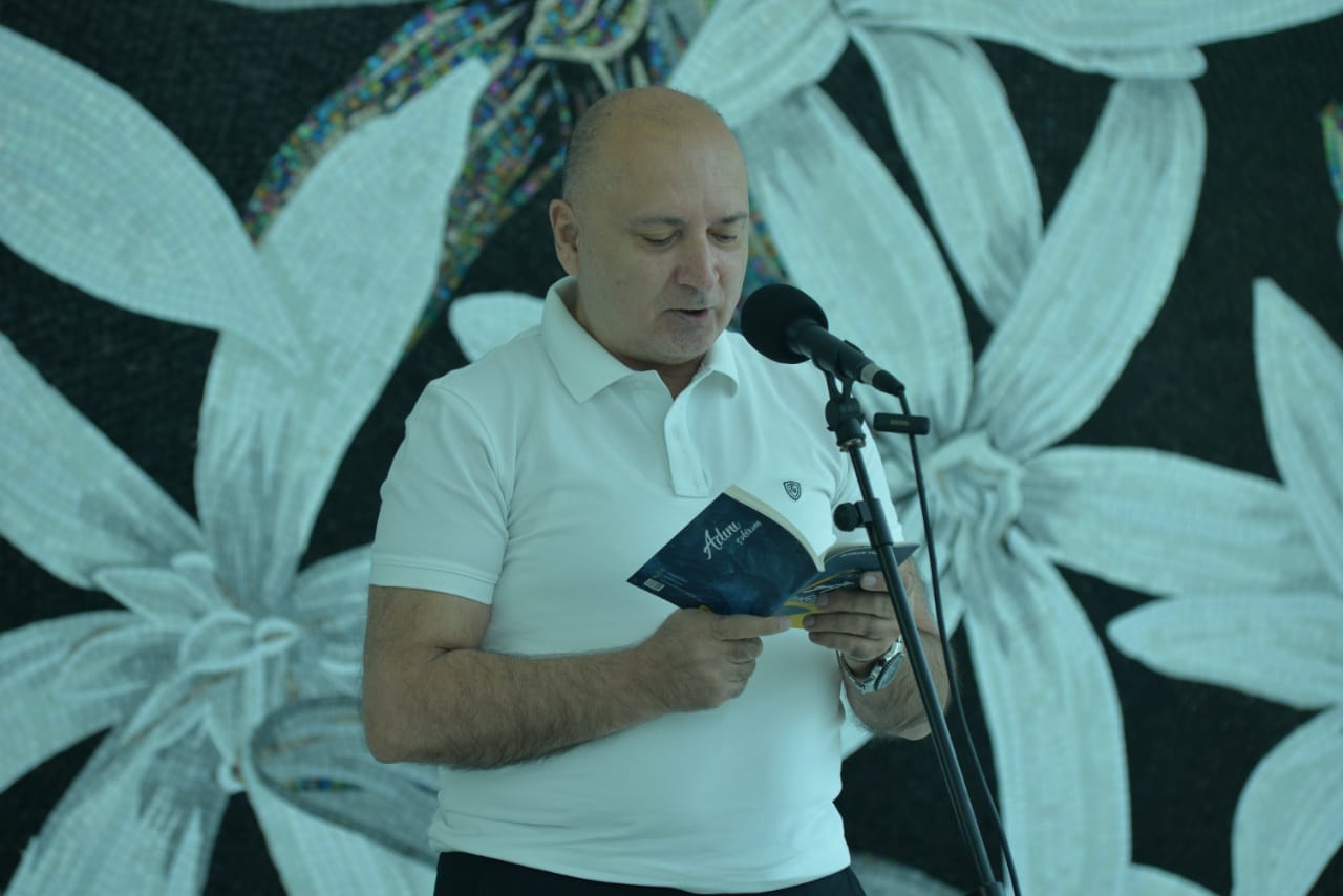 İntiqam Yaşarın "Adını çəkirəm" kitabı təqdim olundu - FOTOLAR