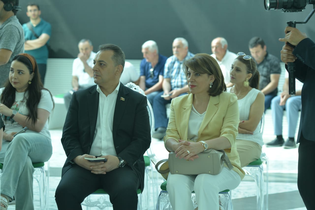 İntiqam Yaşarın "Adını çəkirəm" kitabı təqdim olundu - FOTOLAR