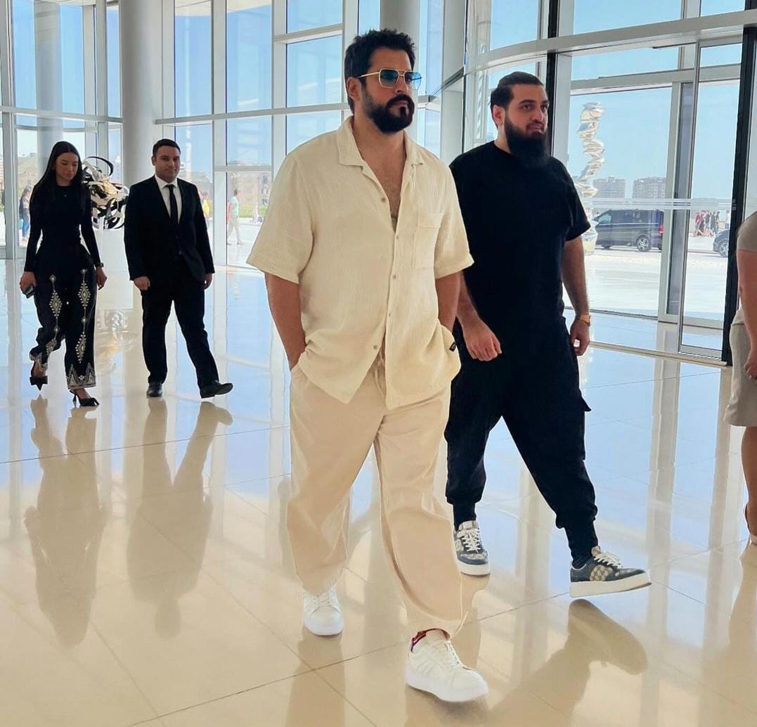 Burak Özçivit Bakıda - FOTOLAR