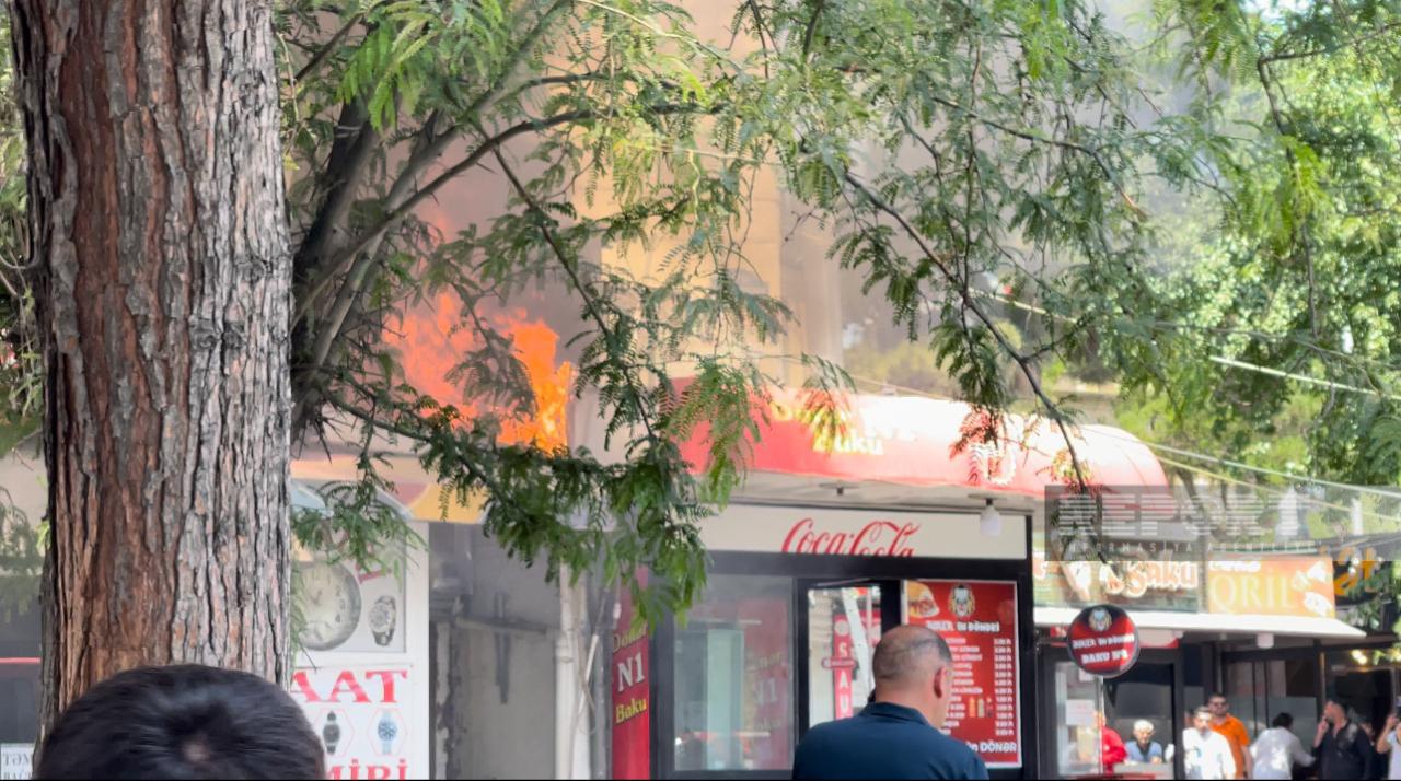 Bakıda dönərxanadakı yanğın söndürüldü - VİDEO