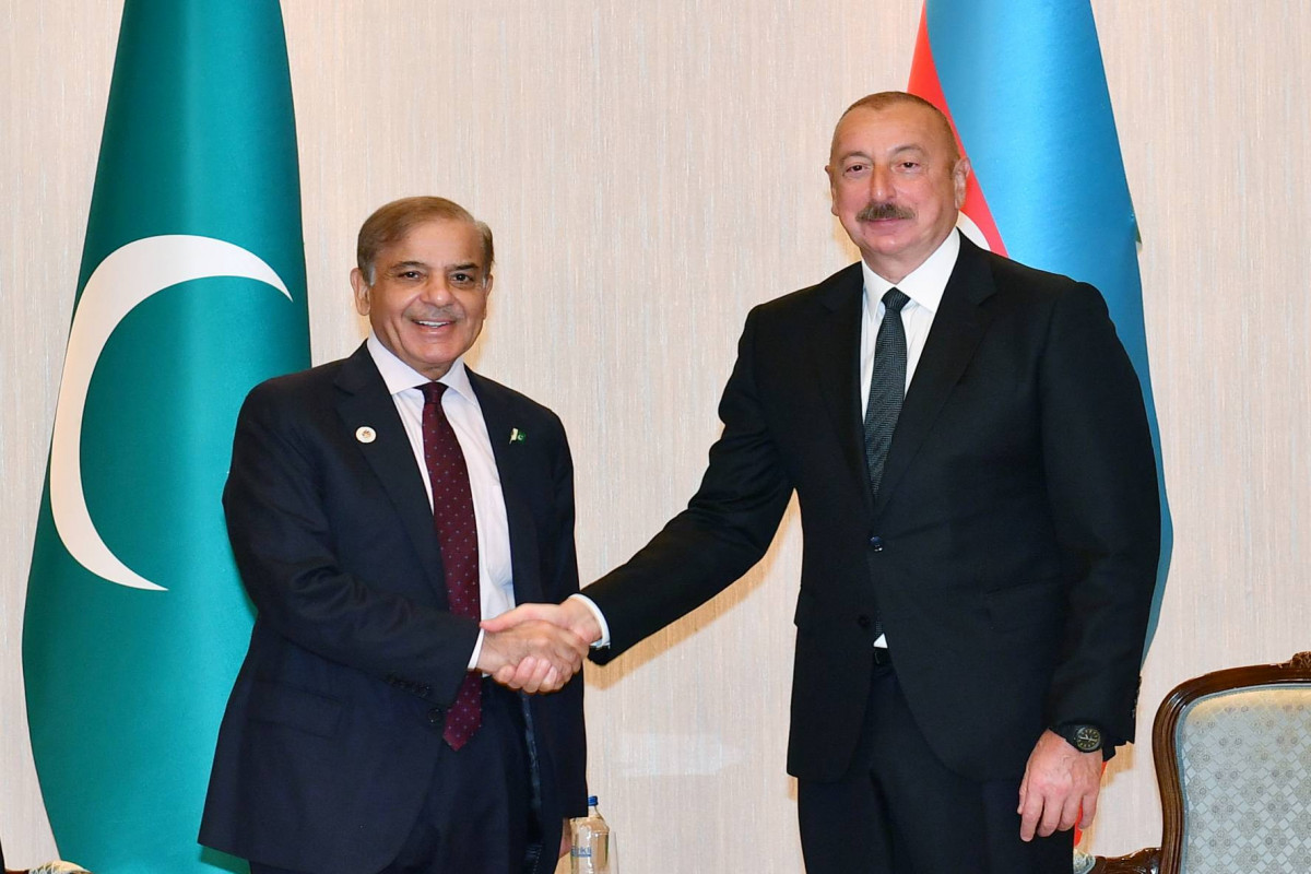 İlham Əliyev Şahbaz Şərifi təbrik etdi 1 eliyev serif