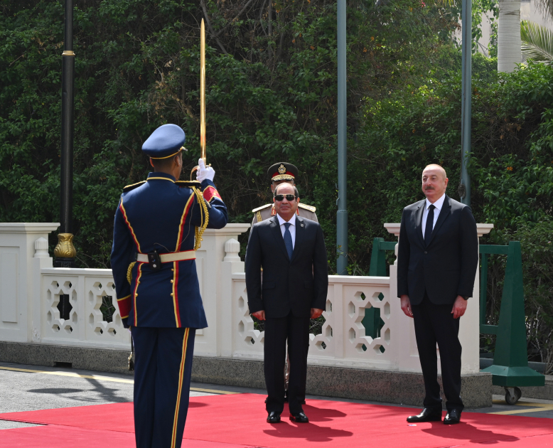 İlham Əliyevin Qahirədə rəsmi qarşılanma mərasimi oldu - VİDEO