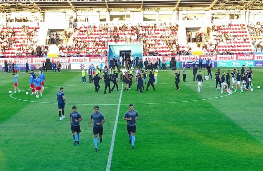 Futbolçuların Aygün Kazımovaya qarşı bu hərəkəti ŞOK etdi - VİDEO