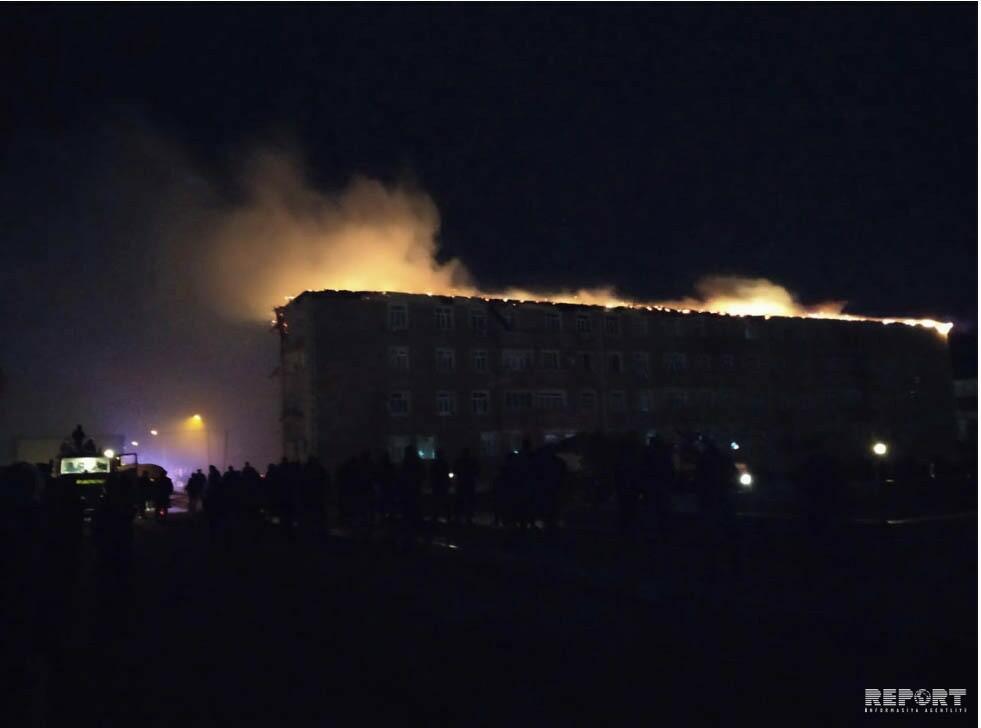 Bakıda yaşayış binasında yanğın - FOTO 1 Bakıda yaşayış binasında yanğın - FOTO