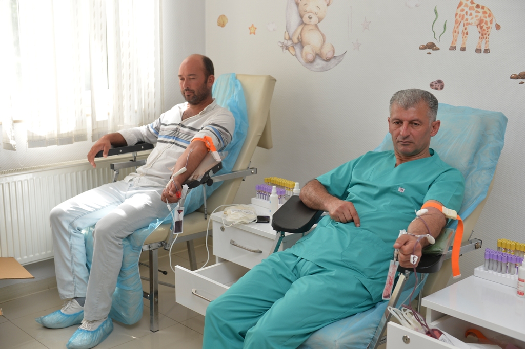 Taleh Qaraşov Aşura günü şəhidlərimizin məzarlarını ziyarət etdi - FOTOLAR