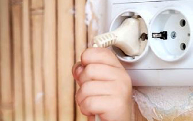 Beyləqanda faciə: azyaşlını cərəyan vurub öldürdü - DETALLAR