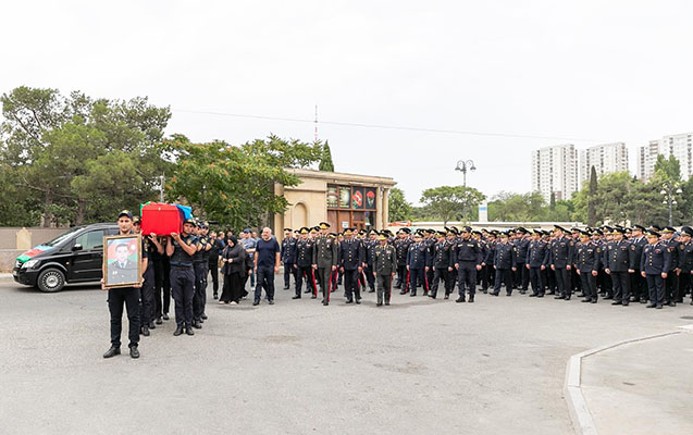 Vilayət Eyvazov qətlə yetirilən zabitin vida mərasimində - FOTO