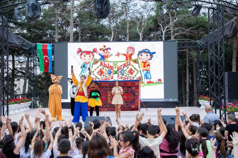 Heydər Əliyev parkında uşaqlar üçün kukla tamaşası nümayiş olunub - FOTO