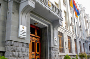 Ermənistanın Baş Prokurorluğunda insident