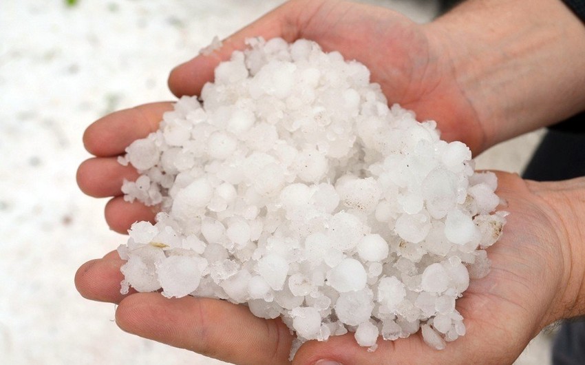 Bölgələrdə dolu düşüb, Gədəbəyin bəzi yerlərindən sel keçib