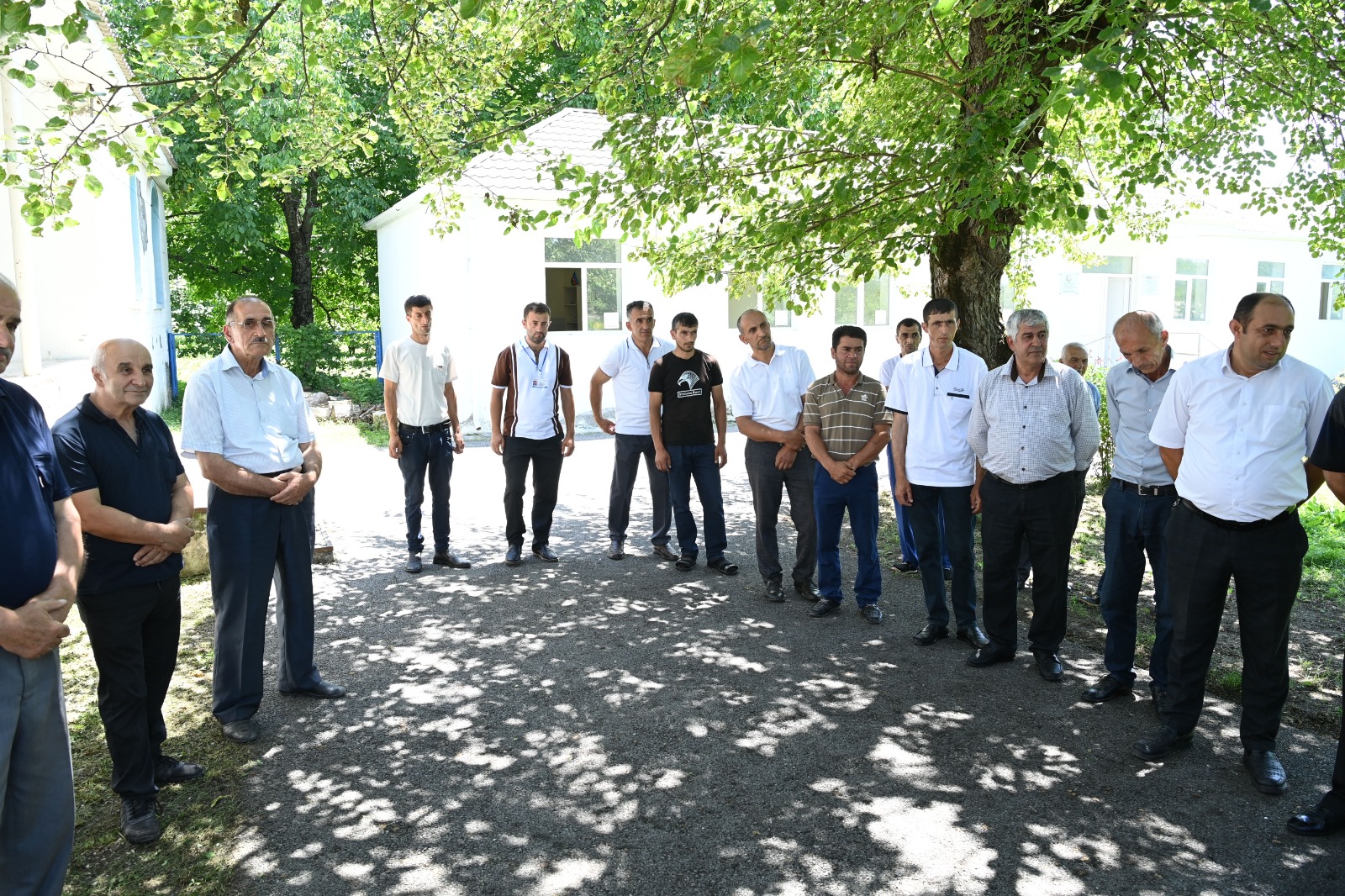 Vüqar Əhmədov Oğuzda vətəndaşları qəbul edib - FOTO 3 Vüqar Əhmədov Oğuzda vətəndaşları qəbul edib - FOTO