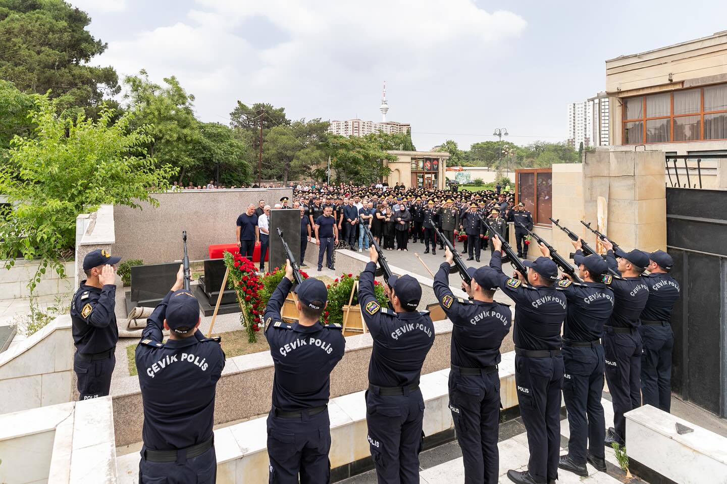 Vilayət Eyvazov qətlə yetirilən zabitin vida mərasimində - FOTO