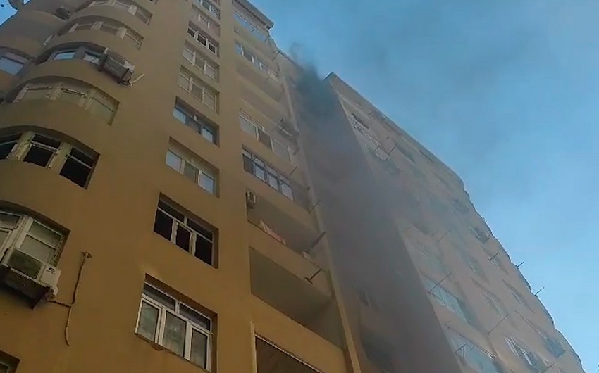 Xırdalanda binada yanğın: Sakinlər təxliyə edildi - VİDEO 1 Xırdalanda binada yanğın: Sakinlər təxliyə edildi - VİDEO